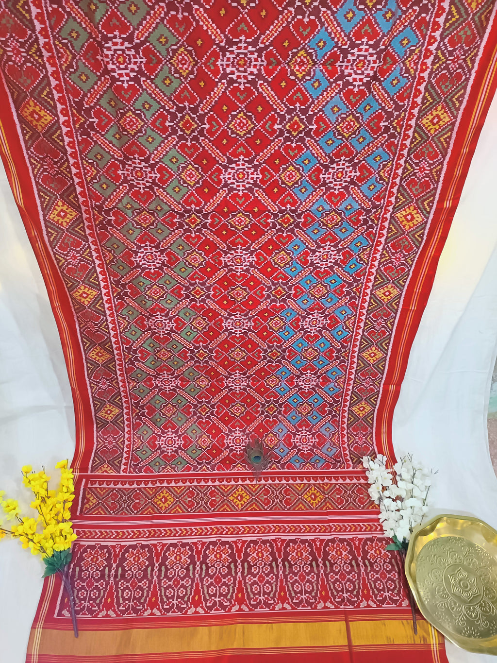 🛍️The Royal Splendor of Red❤️: A Genuine Handwoven Patola Saree