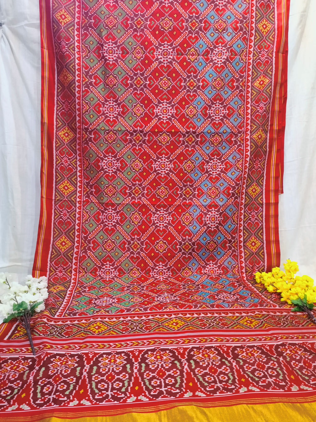 🛍️The Royal Splendor of Red❤️: A Genuine Handwoven Patola Saree