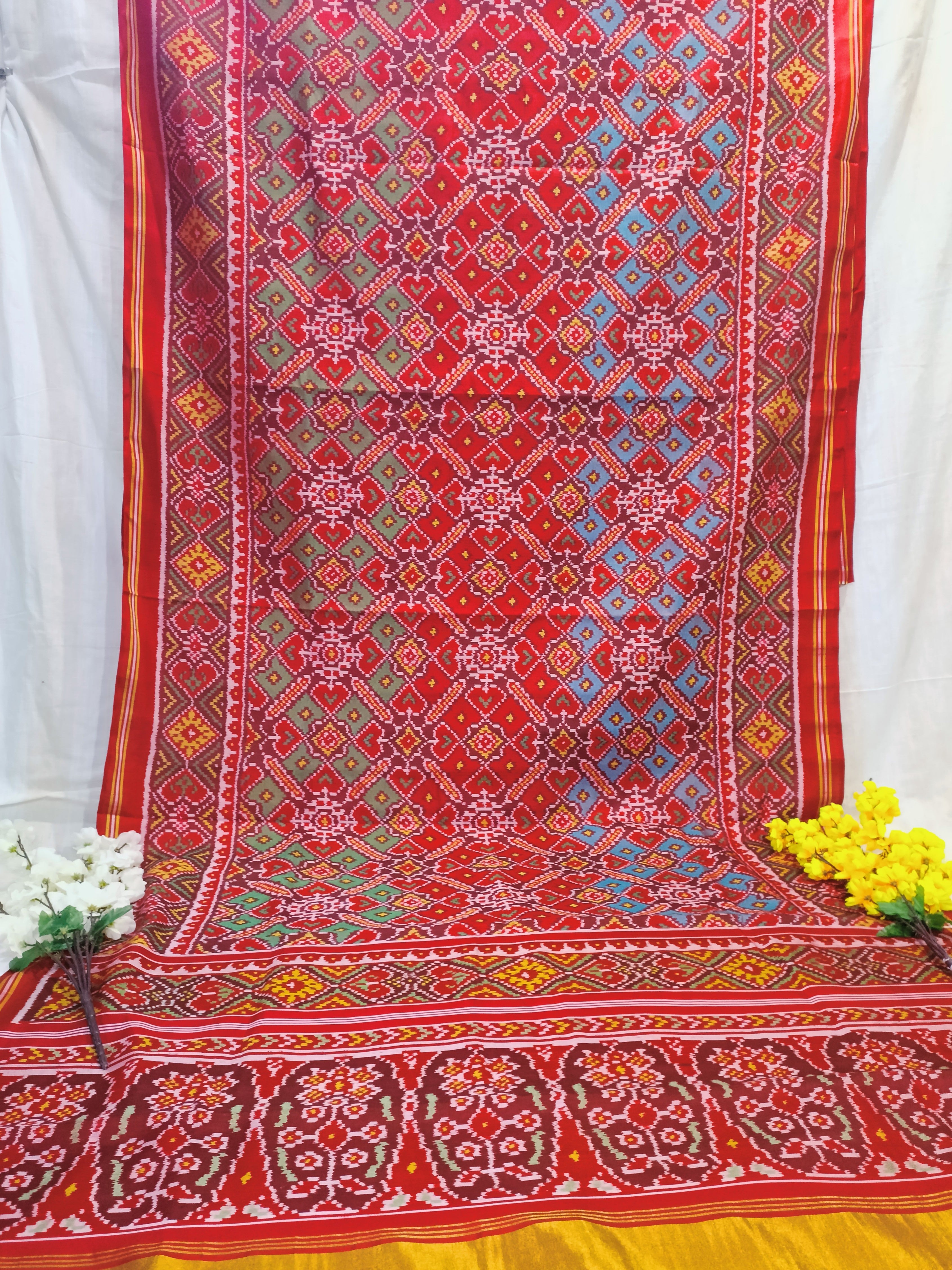 🛍️The Royal Splendor of Red❤️: A Genuine Handwoven Patola Saree